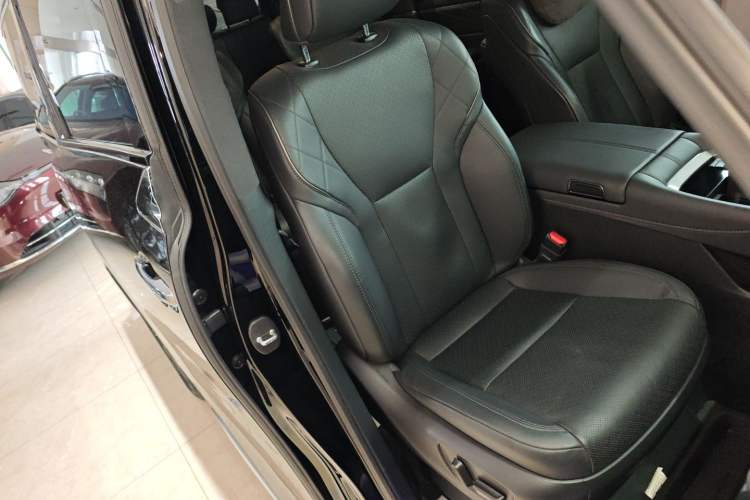 Used Toyota Vellfire 2024 Crown Dual-Engine 2.5L Ultimate Edition Right Front Seat