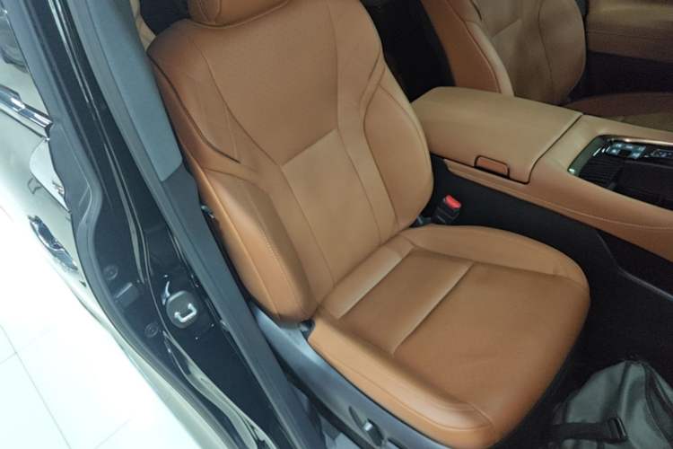 Used Toyota Vellfire 2024 Crown Dual-Engine 2.5L Ultimate Edition Right Front Seat