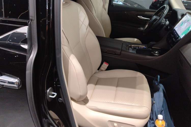 Used Toyota Vellfire 2024 Crown Dual-Engine 2.5L Ultimate Edition Right Front Seat