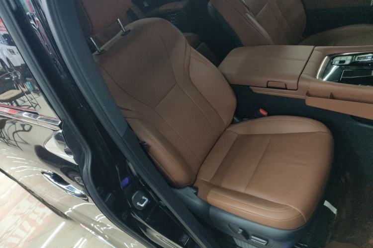 Used Toyota Vellfire 2024 Crown Dual-Engine 2.5L Supreme Executive Edition Right Front Seat