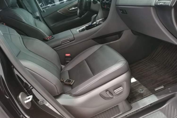 Used Toyota Vellfire 2024 Crown Dual-Engine 2.5L Supreme Executive Edition Right Front Seat