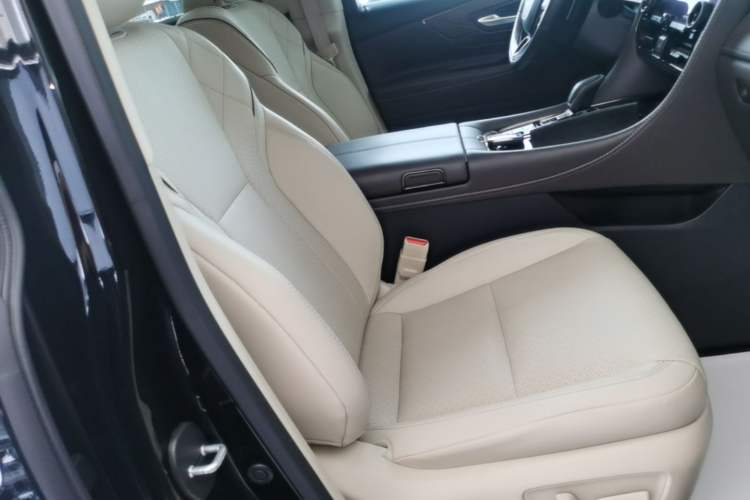 Used Toyota Vellfire 2024 Crown Dual-Engine 2.5L Ultimate Edition Right Front Seat