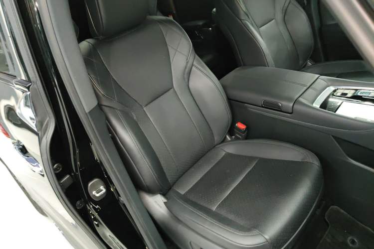 Used Toyota Vellfire 2024 Crown Dual-Engine 2.5L Ultimate Edition Right Front Seat