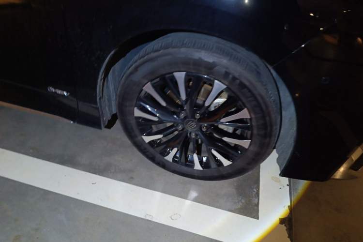 Used Toyota Vellfire 2024 Crown Dual-Engine 2.5L Ultimate Edition Right Front Wheel Hub