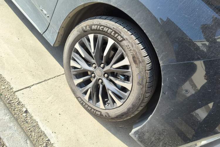 Used Toyota Vellfire 2024 Crown Dual-Engine 2.5L Ultimate Edition Right Front Wheel Hub