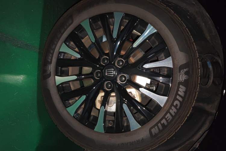 Used Toyota Vellfire 2024 Crown Dual-Engine 2.5L Supreme Executive Edition Right Front Wheel Hub