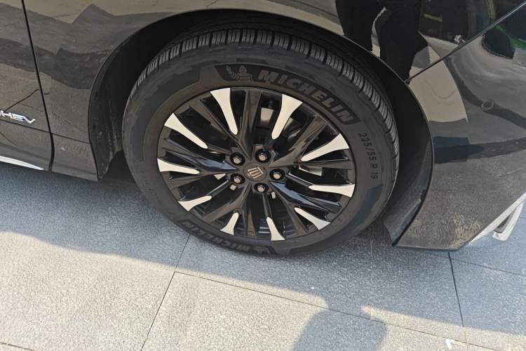 Used Toyota Vellfire 2024 Crown Dual-Engine 2.5L Supreme Executive Edition Right Front Wheel Hub
