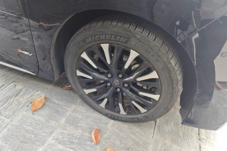 Used Toyota Vellfire 2024 Crown Dual-Engine 2.5L Supreme Executive Edition Right Front Wheel Hub