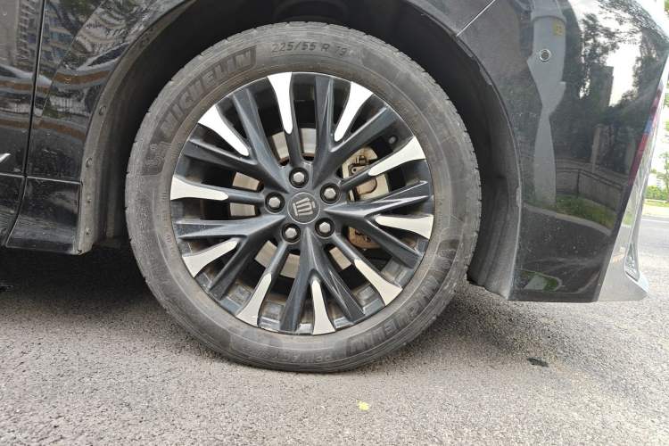 Used Toyota Vellfire 2024 Crown Dual-Engine 2.5L Ultimate Edition Right Front Wheel Hub