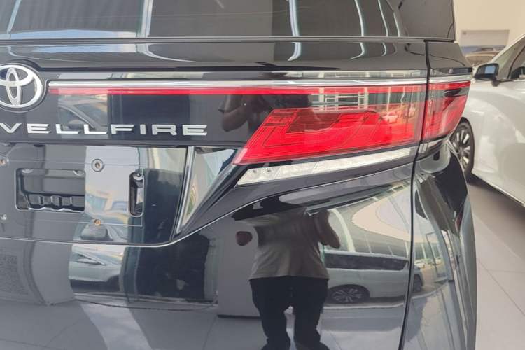 Used Toyota Vellfire 2024 Crown Dual-Engine 2.5L Supreme Executive Edition Right Rear Taillight