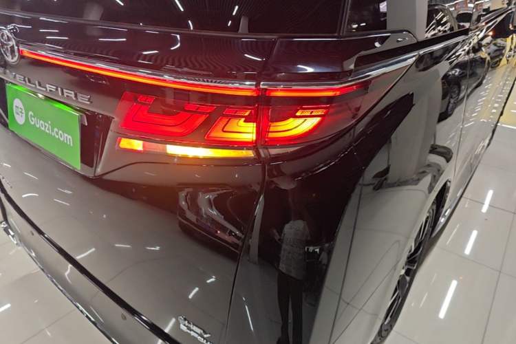 Used Toyota Vellfire 2024 Crown Dual-Engine 2.5L Ultimate Edition Right Rear Taillight