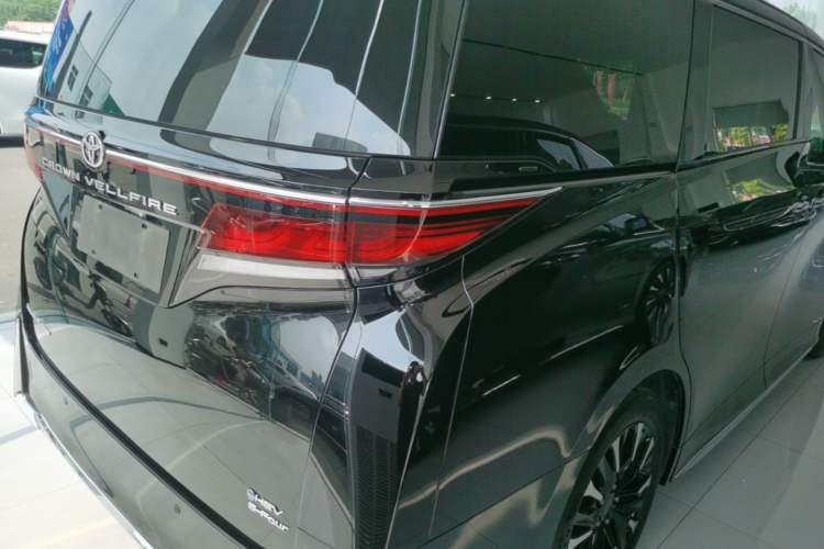 Used Toyota Vellfire 2024 Crown Dual-Engine 2.5L Ultimate Edition Right Rear Taillight