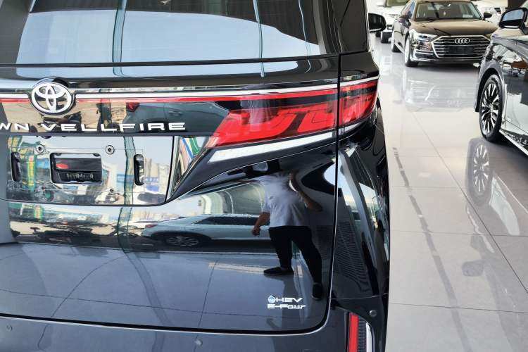 Used Toyota Vellfire 2024 Crown Dual-Engine 2.5L Ultimate Edition Right Rear Taillight