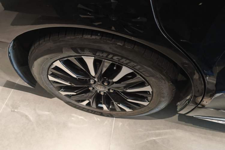 Used Toyota Vellfire 2024 Crown Dual-Engine 2.5L Supreme Executive Edition Right Rear Wheel Hub