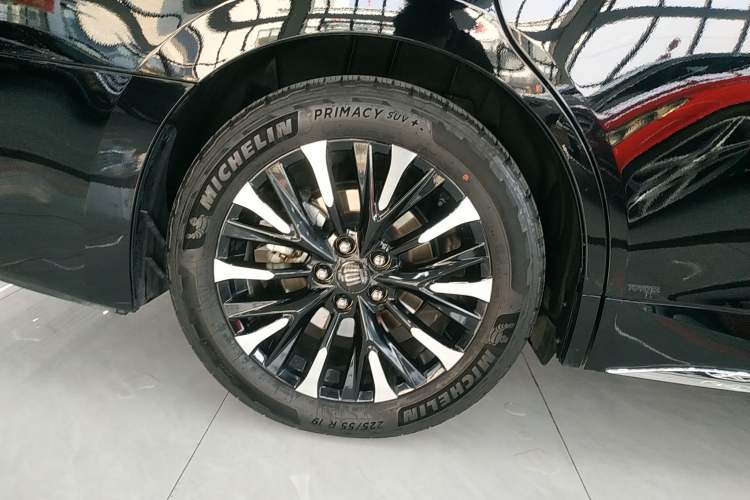 Used Toyota Vellfire 2024 Crown Dual-Engine 2.5L Supreme Executive Edition Right Rear Wheel Hub