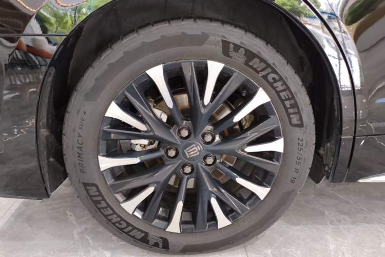 Used Toyota Vellfire 2024 Crown Dual-Engine 2.5L Supreme Executive Edition Right Rear Wheel Hub