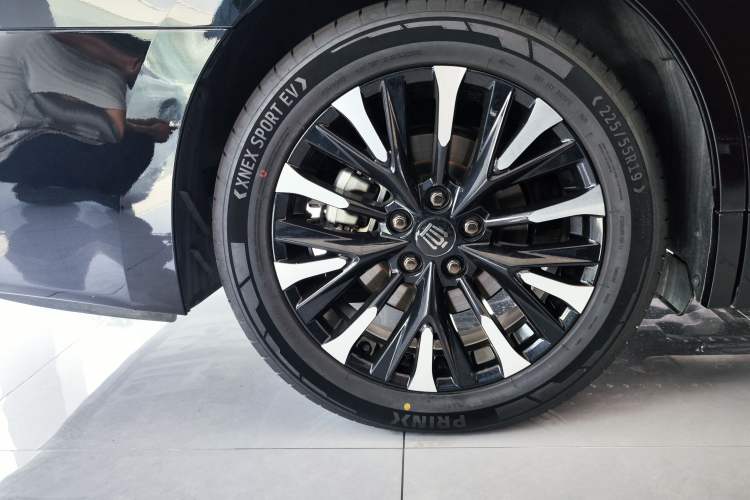 Used Toyota Vellfire 2024 Crown Dual-Engine 2.5L Ultimate Edition Right Rear Wheel Hub