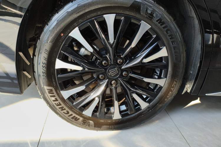 Used Toyota Vellfire 2024 Crown Dual-Engine 2.5L Supreme Executive Edition Right Rear Wheel Hub