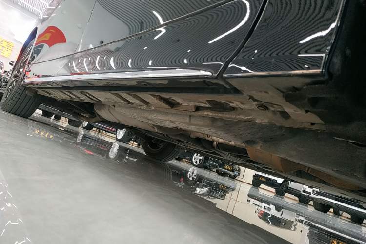 Used Toyota Vellfire 2024 Crown Dual-Engine 2.5L Supreme Executive Edition Right Side Sill