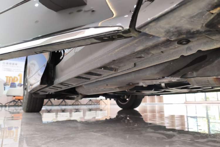 Used Toyota Vellfire 2024 Crown Dual-Engine 2.5L Supreme Executive Edition Right Side Sill