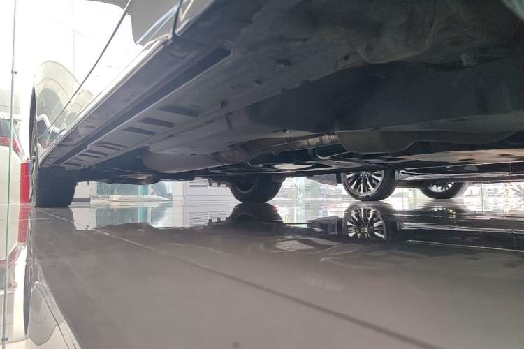 Used Toyota Vellfire 2024 Crown Dual-Engine 2.5L Supreme Executive Edition Right Side Sill