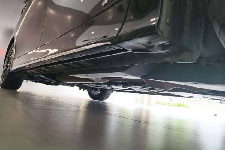 Used Toyota Vellfire 2024 Crown Dual-Engine 2.5L Ultimate Edition Right Side Sill