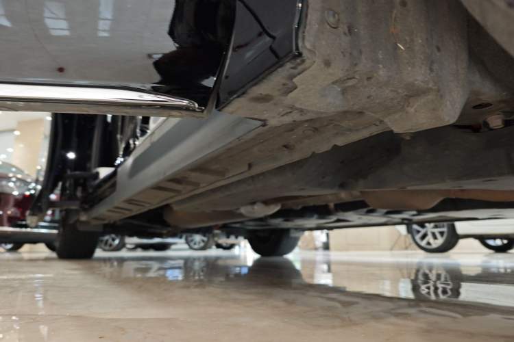 Used Toyota Vellfire 2024 Crown Dual-Engine 2.5L Ultimate Edition Right Side Sill