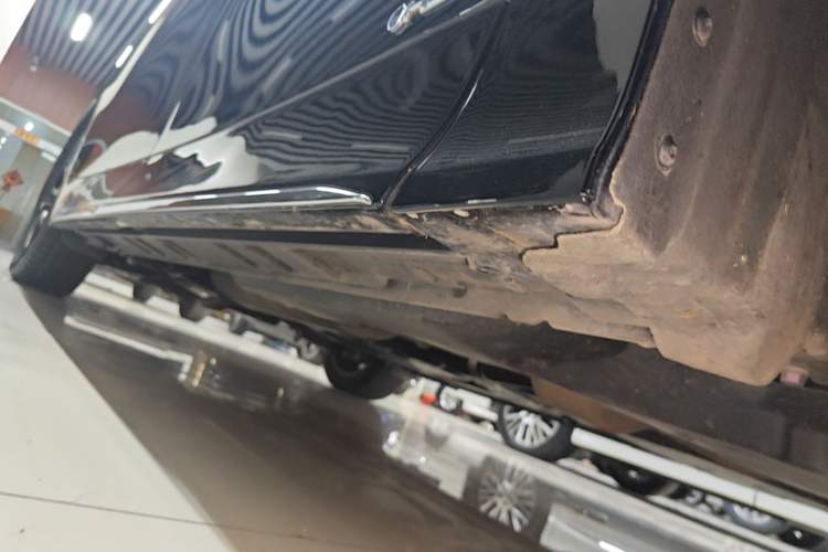 Used Toyota Vellfire 2024 Crown Dual-Engine 2.5L Ultimate Edition Right Side Sill