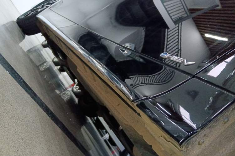 Used Toyota Vellfire 2024 Crown Dual-Engine 2.5L Ultimate Edition Right Side Sill