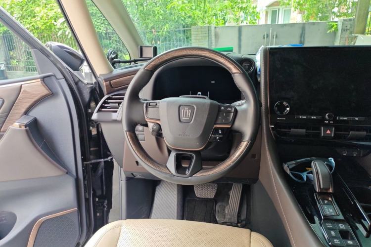 Used Toyota Vellfire 2024 Crown Dual-Engine 2.5L Supreme Executive Edition Steering Wheel
