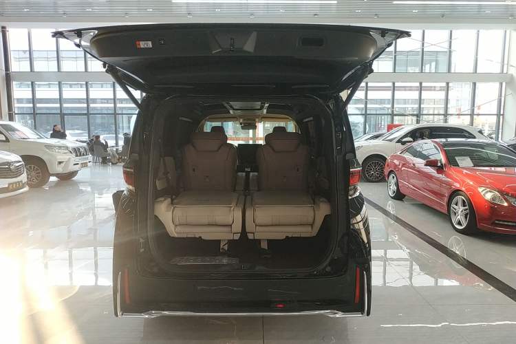 Used Toyota Vellfire 2024 Crown Dual-Engine 2.5L Supreme Executive Edition Trunk