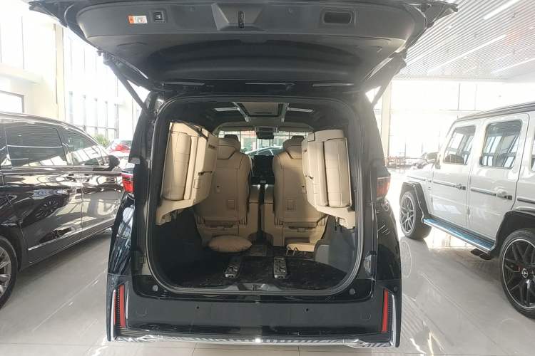 Used Toyota Vellfire 2024 Crown Dual-Engine 2.5L Supreme Executive Edition Trunk
