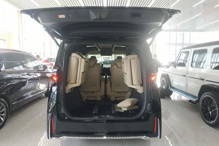Used Toyota Vellfire 2024 Crown Dual-Engine 2.5L Ultimate Edition Trunk