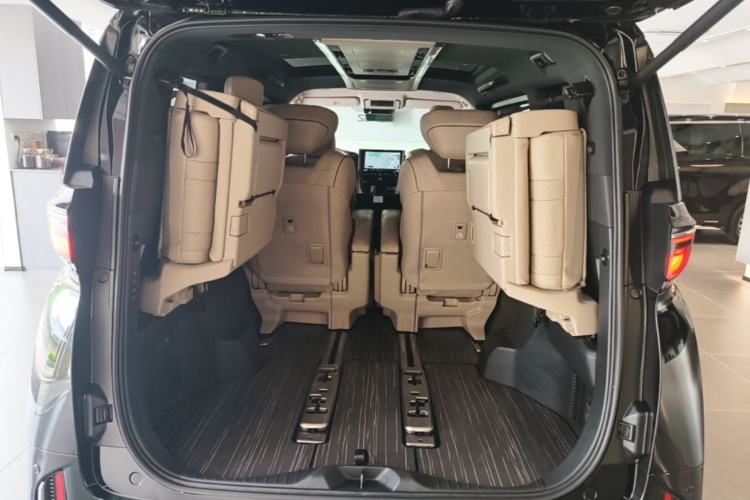 Used Toyota Vellfire 2024 Crown Dual-Engine 2.5L Ultimate Edition Trunk