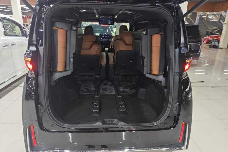 Used Toyota Vellfire 2024 Crown Dual-Engine 2.5L Ultimate Edition Trunk