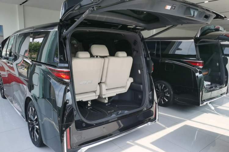 Used Toyota Vellfire 2024 Crown Dual-Engine 2.5L Ultimate Edition Trunk