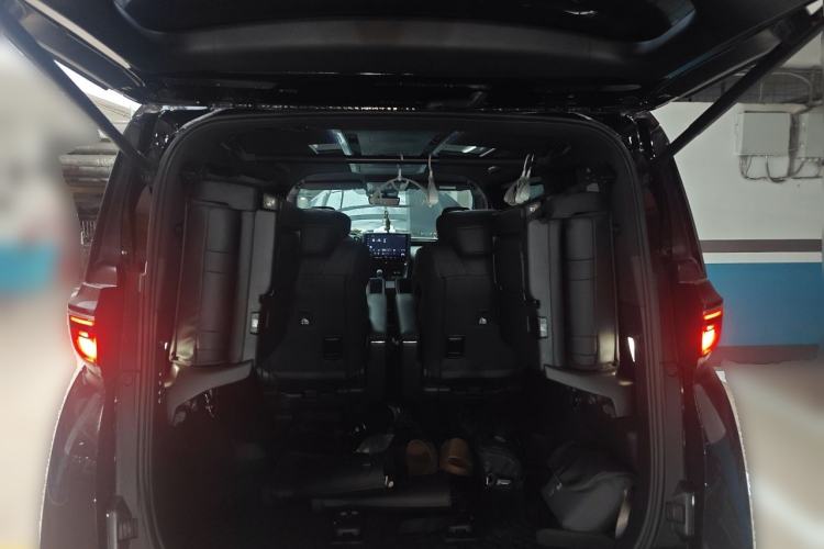 Used Toyota Vellfire 2024 Crown Dual-Engine 2.5L Ultimate Edition Trunk