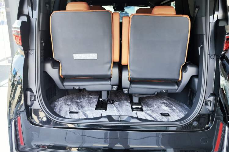 Used Toyota Vellfire 2024 Crown Dual-Engine 2.5L Ultimate Edition Trunk