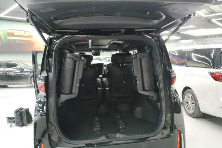 Used Toyota Vellfire 2024 Crown Dual-Engine 2.5L Ultimate Edition Trunk