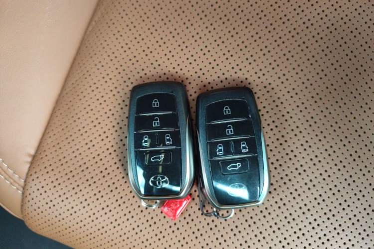 Used Toyota Vellfire 2024 Crown Dual-Engine 2.5L Ultimate Edition Vehicle Key