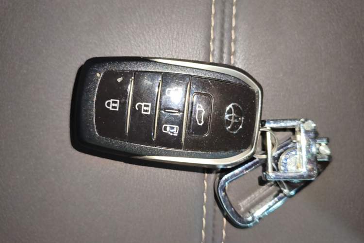 Used Toyota Vellfire 2024 Crown Dual-Engine 2.5L Supreme Executive Edition Vehicle Key