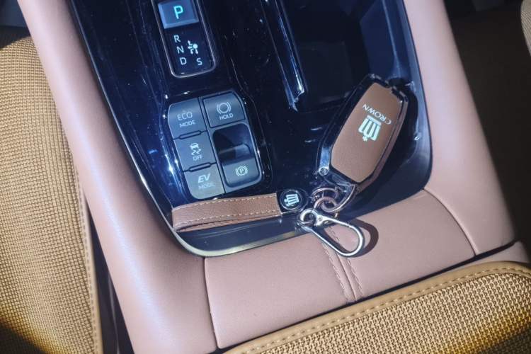 Used Toyota Vellfire 2024 Crown Dual-Engine 2.5L Supreme Executive Edition Vehicle Key