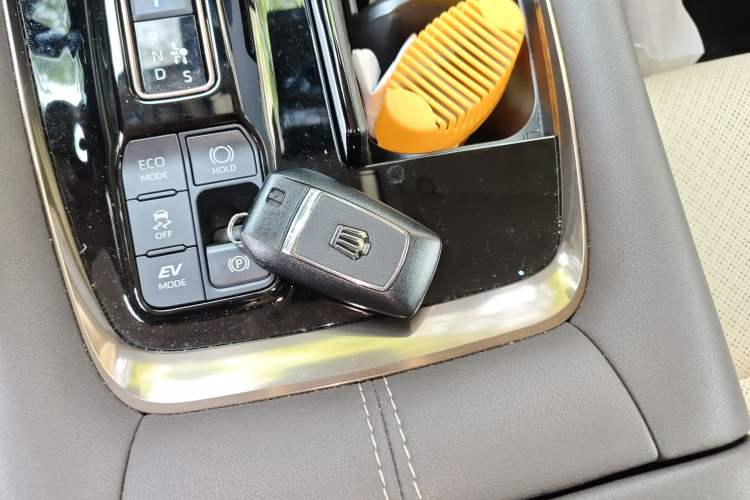 Used Toyota Vellfire 2024 Crown Dual-Engine 2.5L Ultimate Edition Vehicle Key
