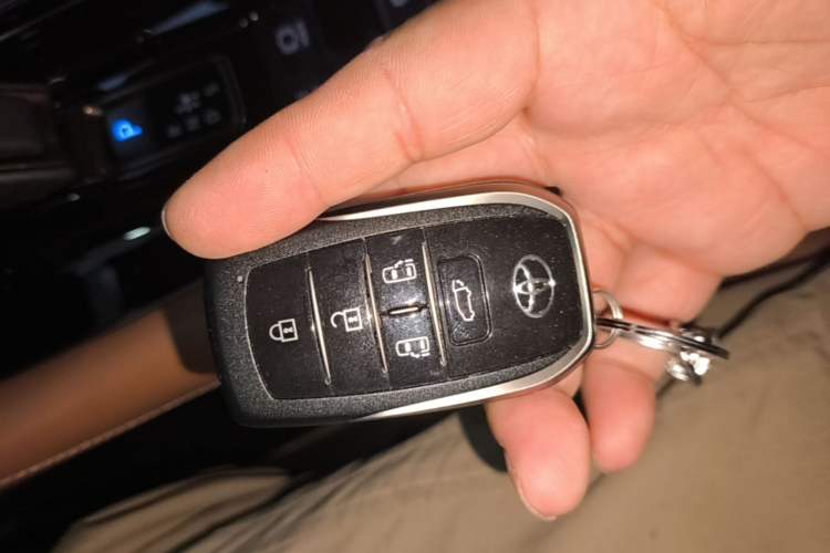 Used Toyota Vellfire 2024 Crown Dual-Engine 2.5L Supreme Executive Edition Vehicle Key