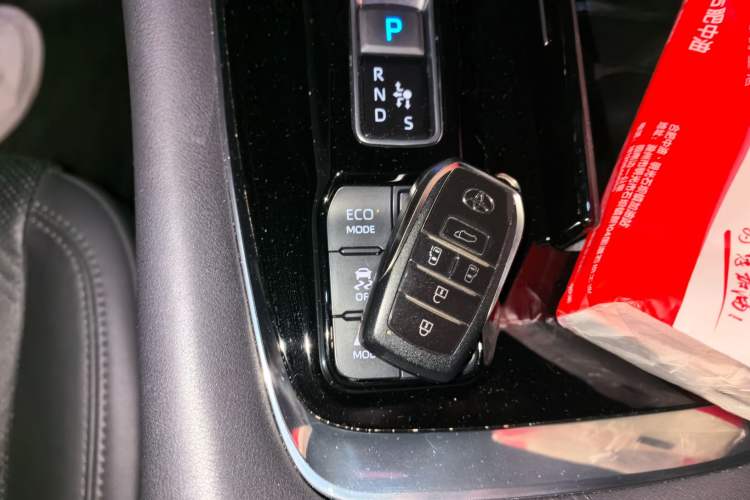 Used Toyota Vellfire 2024 Crown Dual-Engine 2.5L Ultimate Edition Vehicle Key