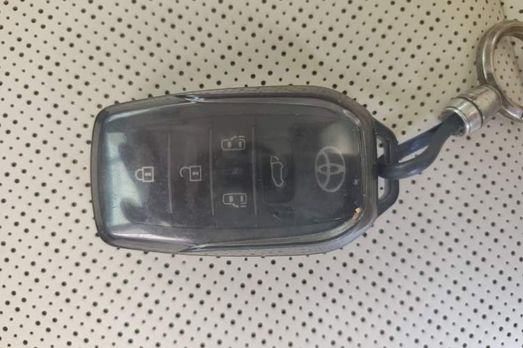 Used Toyota Vellfire 2024 Crown Dual-Engine 2.5L Supreme Executive Edition Vehicle Key