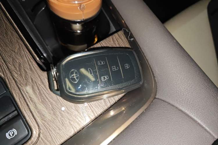 Used Toyota Vellfire 2024 Crown Dual-Engine 2.5L Supreme Executive Edition Vehicle Key