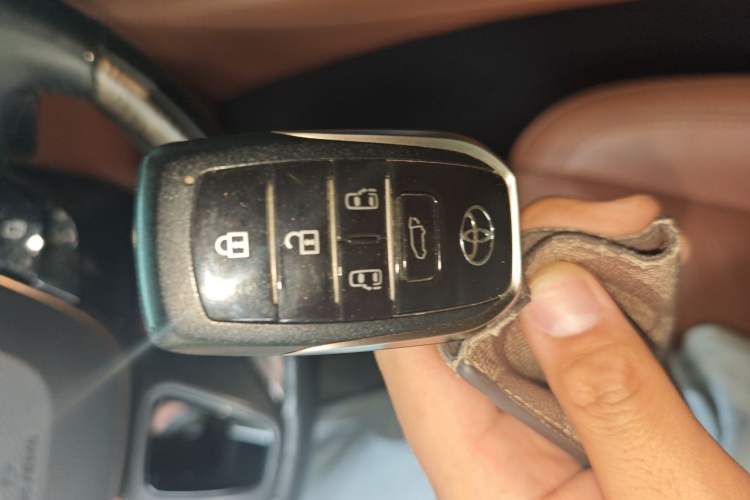 Used Toyota Vellfire 2024 Crown Dual-Engine 2.5L Ultimate Edition Vehicle Key