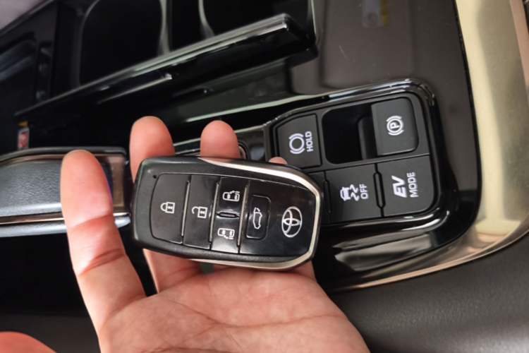 Used Toyota Vellfire 2024 Crown Dual-Engine 2.5L Ultimate Edition Vehicle Key