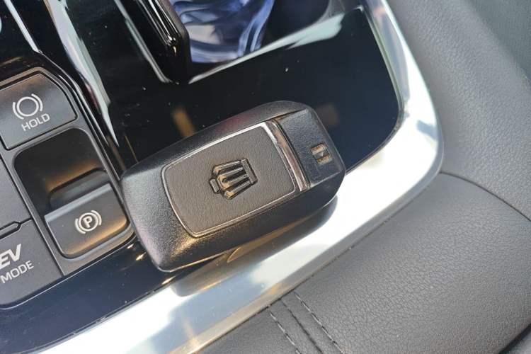 Used Toyota Vellfire 2024 Crown Dual-Engine 2.5L Supreme Executive Edition Vehicle Key